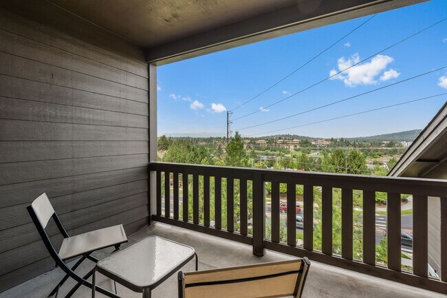 Building Photo - 3 Bed 2.5 bath plus Office/den-Townhome-Ri...