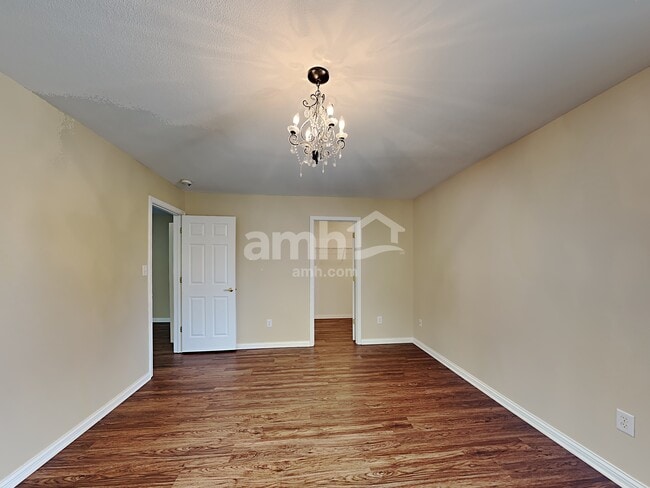 Building Photo - 10850 Chestnut Heath Court