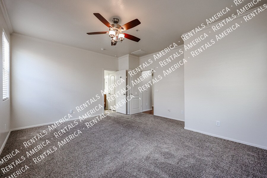 Building Photo - 7503 S 30th Run