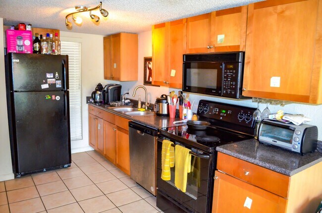 Building Photo - Three bedroom Two bath condo in Creeks Edge