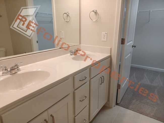 Building Photo - Beautiful 4 Bedroom, 3 Bath, 1-Car Garage ...