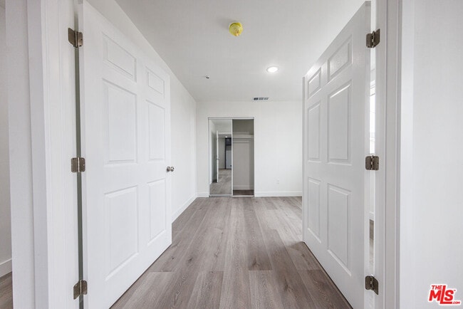 Building Photo - 1617 W 55th St