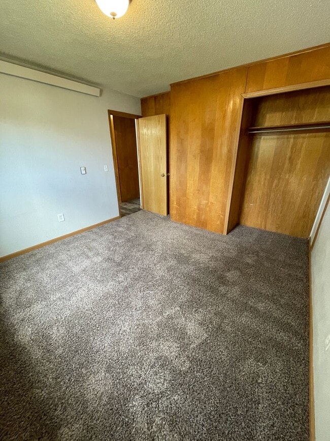 Building Photo - 3 Bed, 1 Bath Home for rent. One level living!
