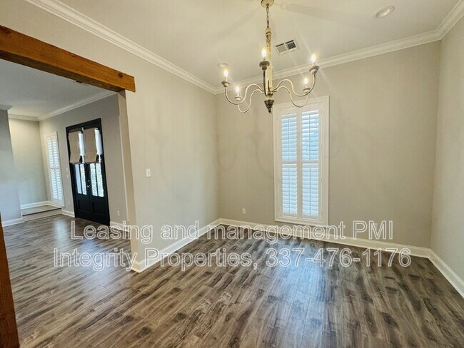 Building Photo - 113 Oak Village Dr