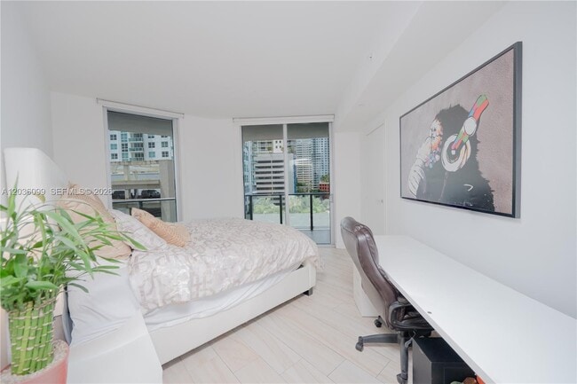 Building Photo - 1300 Brickell Bay Dr