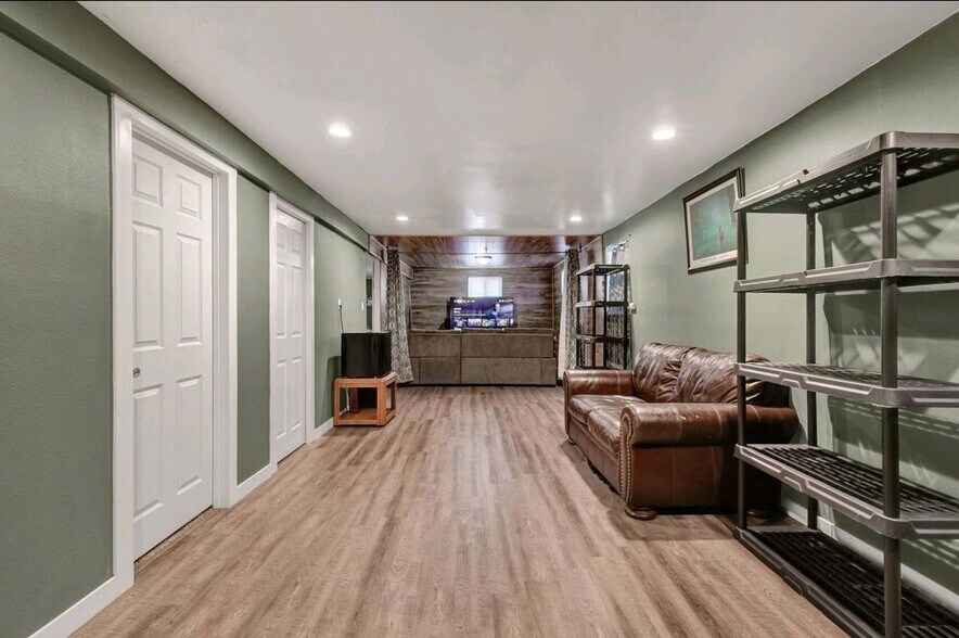 Building Photo - 341 Longfellow Dr