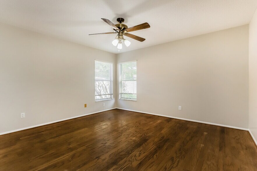 Building Photo - 1909 Chablis Ct