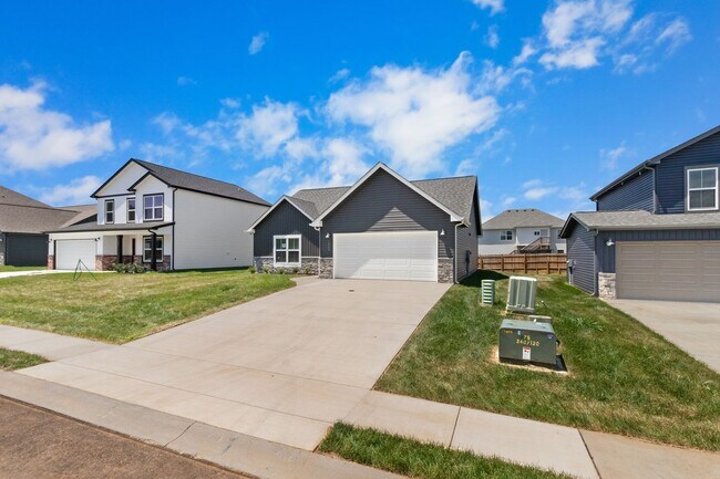 Building Photo - Lovely Home in Clarksville
