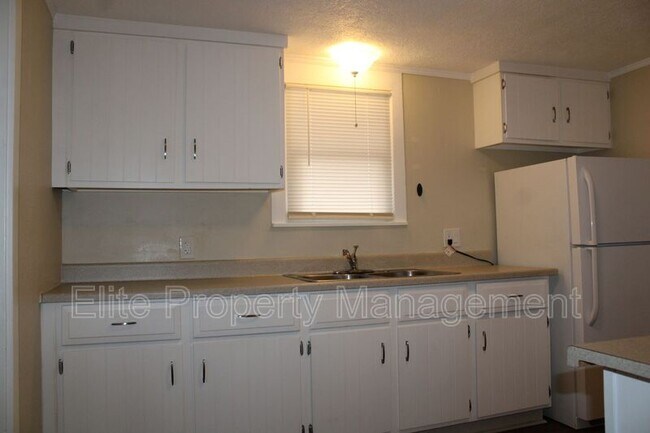 Building Photo - 605 Acero Ave