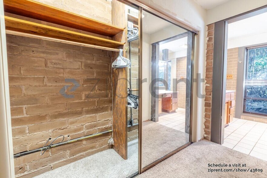 Building Photo - 3561 Castlebrook Rd