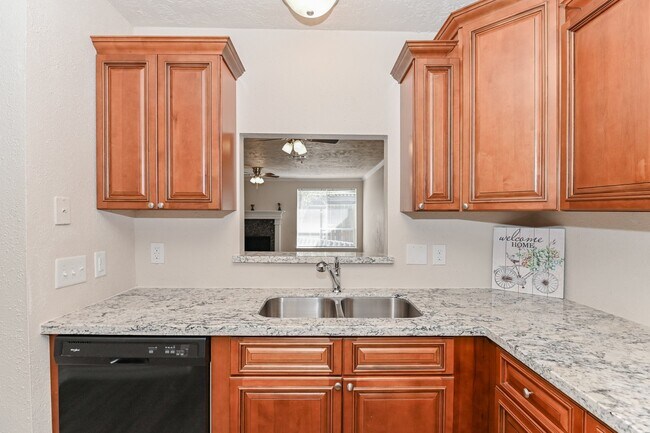 Building Photo - 3 BEDROOM HOUSE FOR LEASE