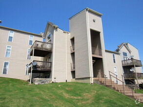 Building Photo - Village at Grassmere unit w/ community poo...