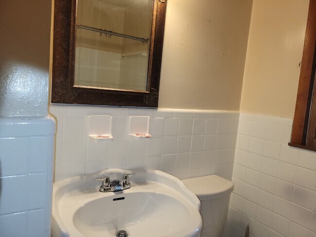 Building Photo - "Spacious 3-Bed Haven with Hardwood Floors in Huntsville – 2115 Sq Ft of Comfort!"