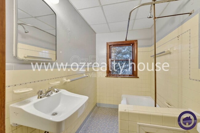 Building Photo - 837 Colburn St