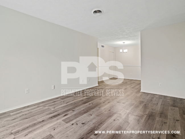 Building Photo - FULLY RENOVATED UNIT!!! WITH ONE MONTH REN...