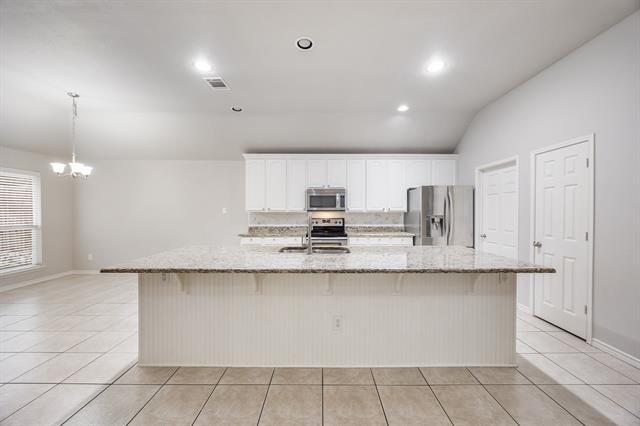 Building Photo - 8100 Twin Oaks Dr