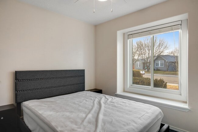 Building Photo - Furnished 3-Bedroom Home with Fenced Yard - Pet Friendly