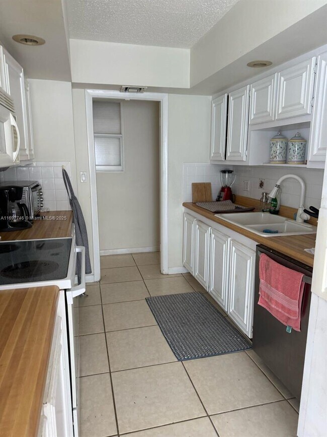 Building Photo - 3410 Galt Ocean Dr