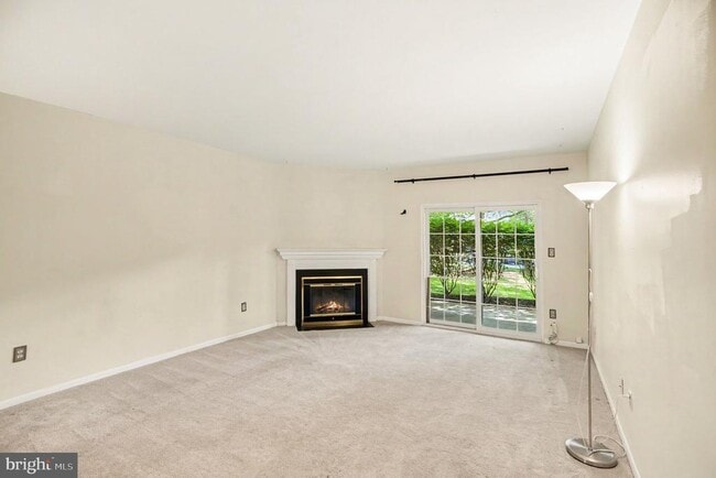Building Photo - 205 Valley Stream Ln
