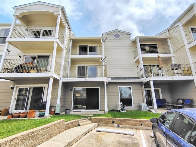 Building Photo - 205 Yacht Club Ln