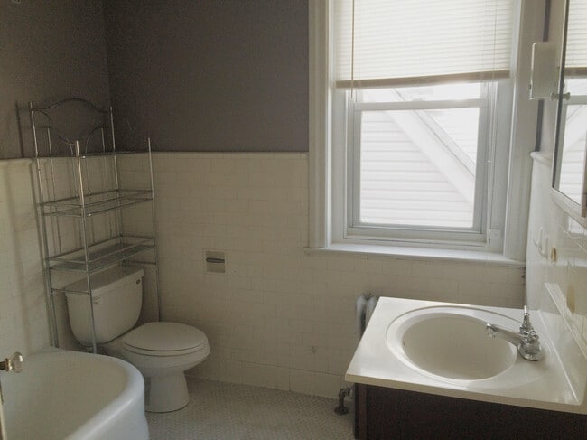 Building Photo - 214 Fayette St