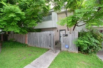 Building Photo - 8340 La Roche Ln