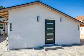 Building Photo - 11321 Collett Ave