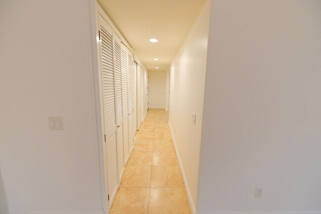 Building Photo - 251 Avenida Madrid