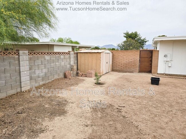 Building Photo - 2425 S Rose Peak
