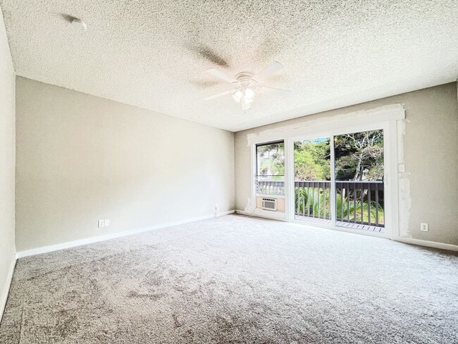 Building Photo - Pet Friendly Kaneohe Townhouse with A/C