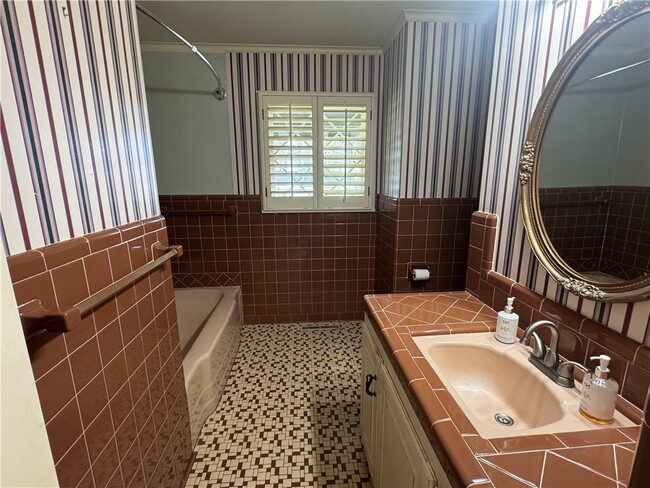 Building Photo - 1505 S Mt Olive St