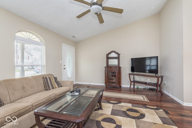 Building Photo - 381 Longview Bend