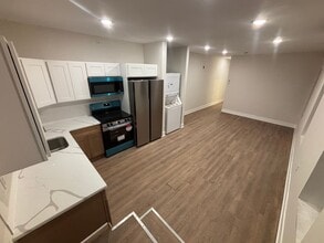 Building Photo - Luxury 3-bedroom Apartment