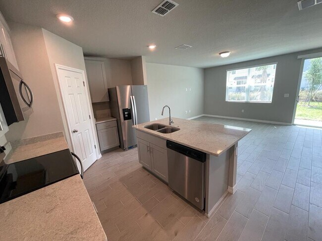 Building Photo - 513 Legacy Lp
