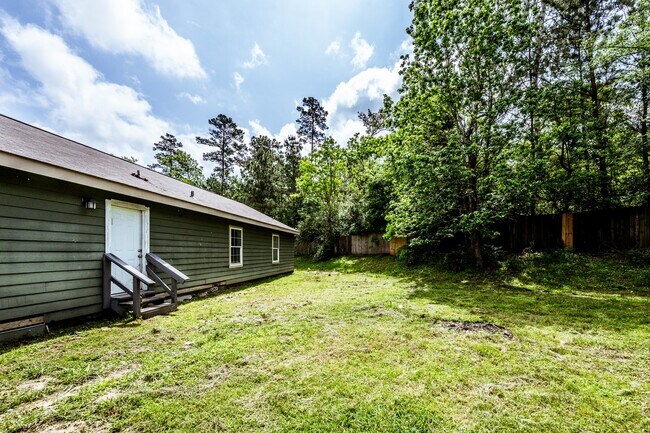 Building Photo - 108 Varsity Dr