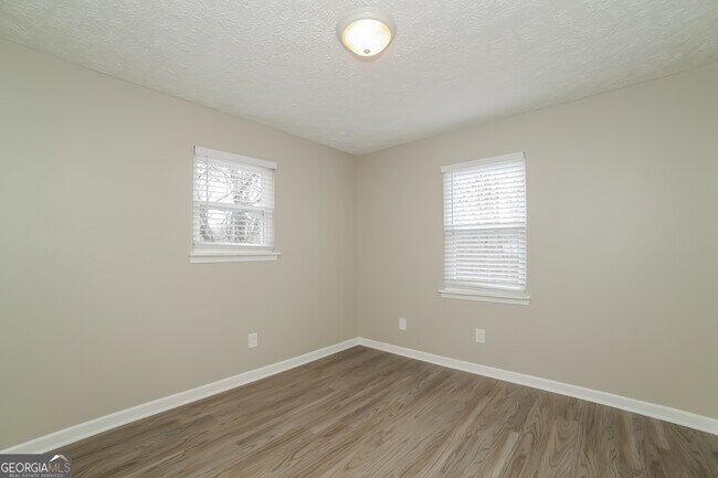 Building Photo - 5885 S Quail Dr