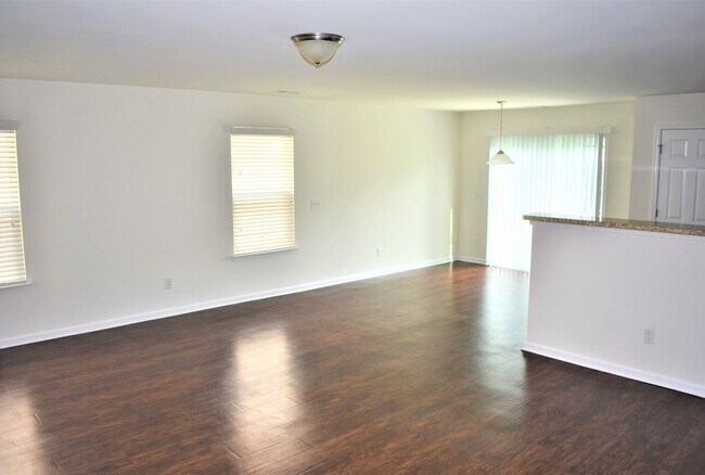 Building Photo - 10 Millie Ln