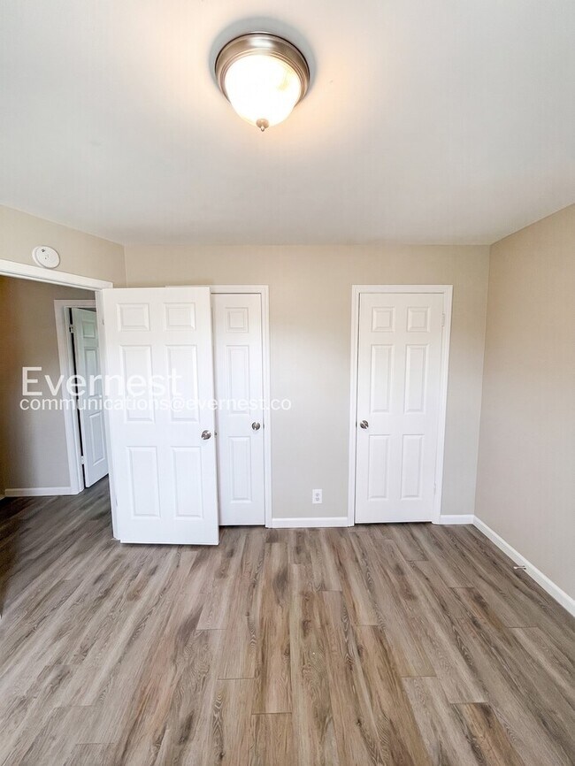 Building Photo - 901 Cimarron Ct