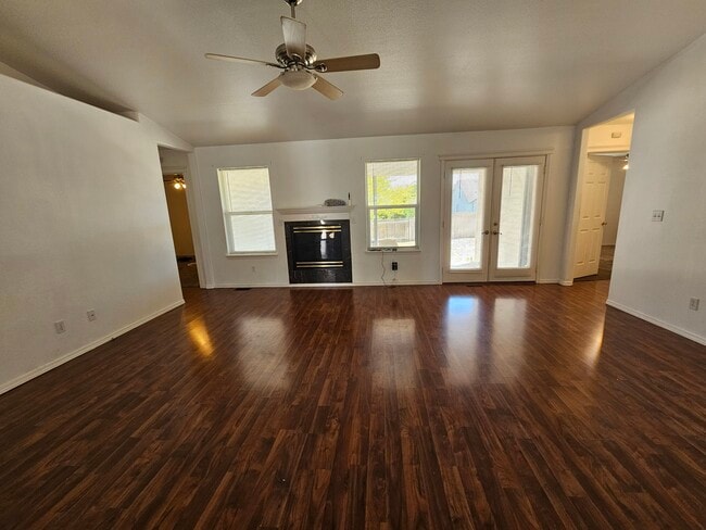 Building Photo - 1420 Chelsey Cir