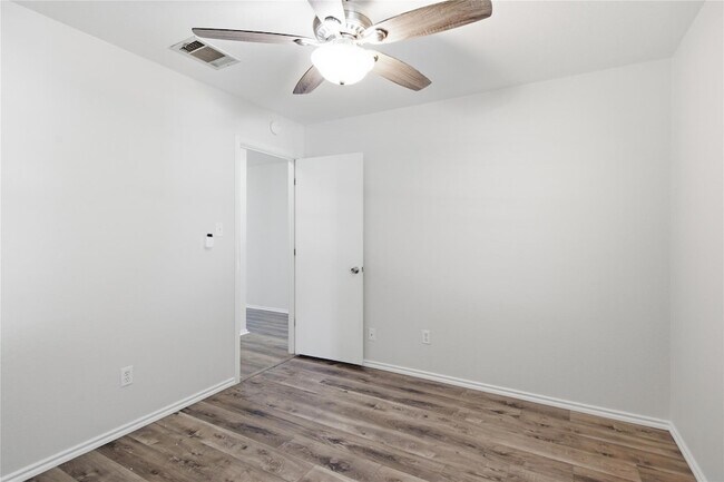 Building Photo - 209 Rinehardt St
