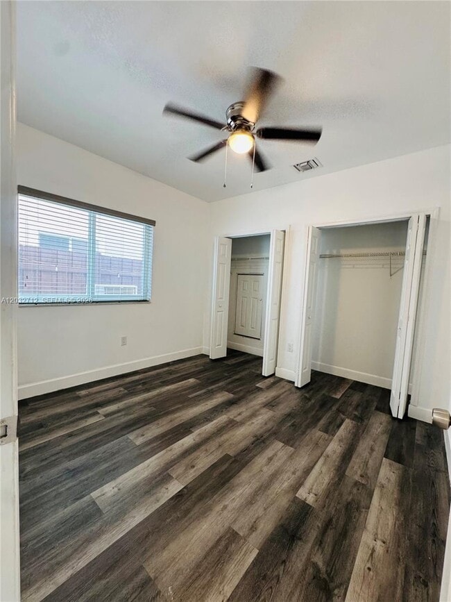 Building Photo - 363 NE 35th Ter