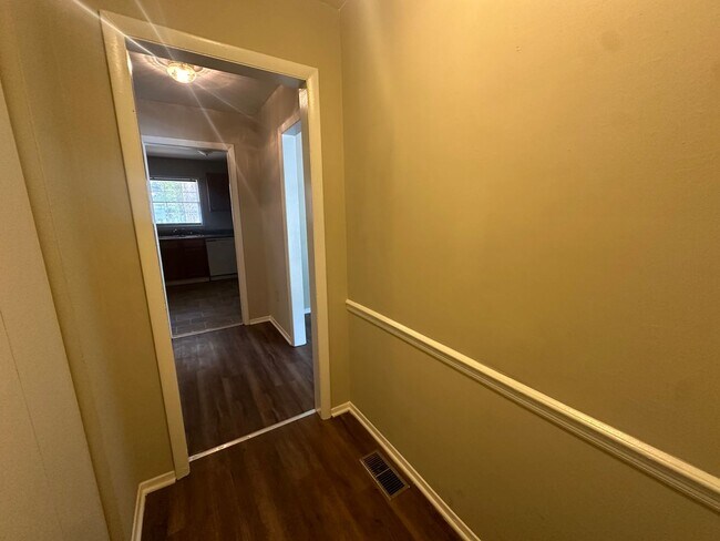 Building Photo - 705 Buena Vista Dr