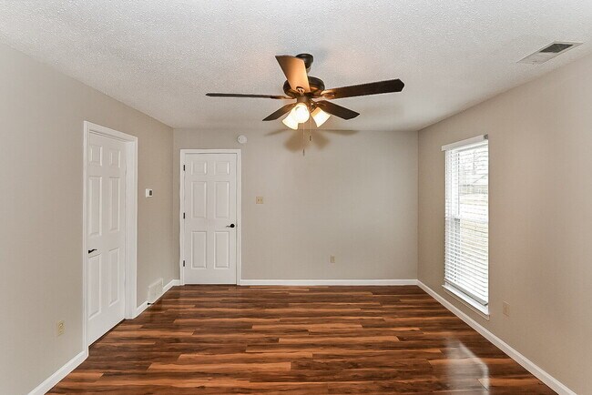 Building Photo - 2780 White Oak Dr