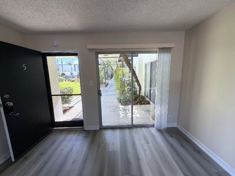 Building Photo - 931 W 19th St