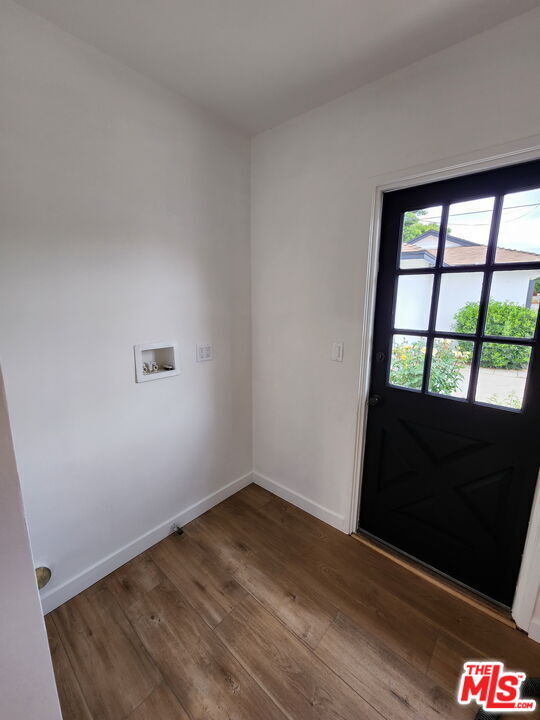 Building Photo - 6121 Sylvia Ave