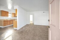 Building Photo - 921 N M St