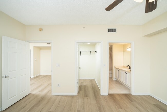 Building Photo - 4010 Grande Vista Blvd