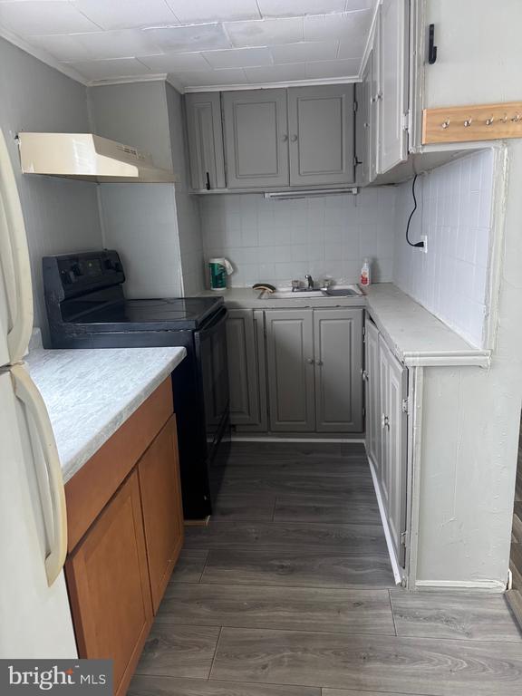 Building Photo - 607 West Lawn Ave