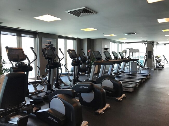 Building Photo - 950 Brickell Bay Dr