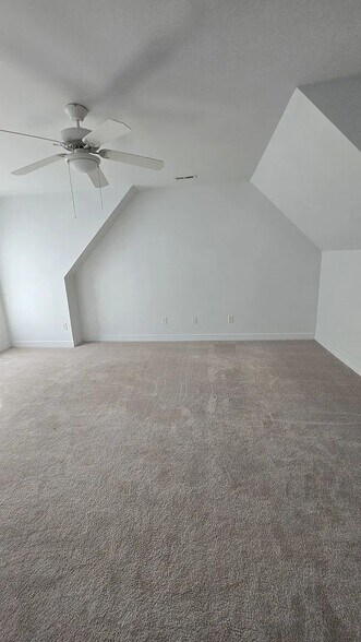 Building Photo - 5591 Scotsview Dr